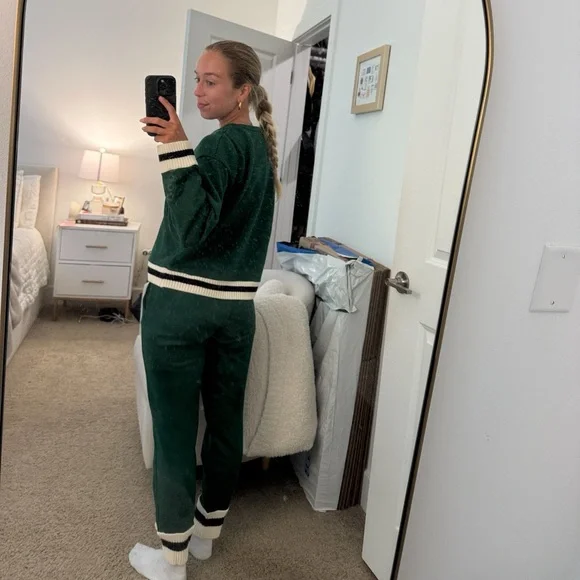 Zara Green Sweater and Pants Set with Striped Accents - Picture 2 of 6